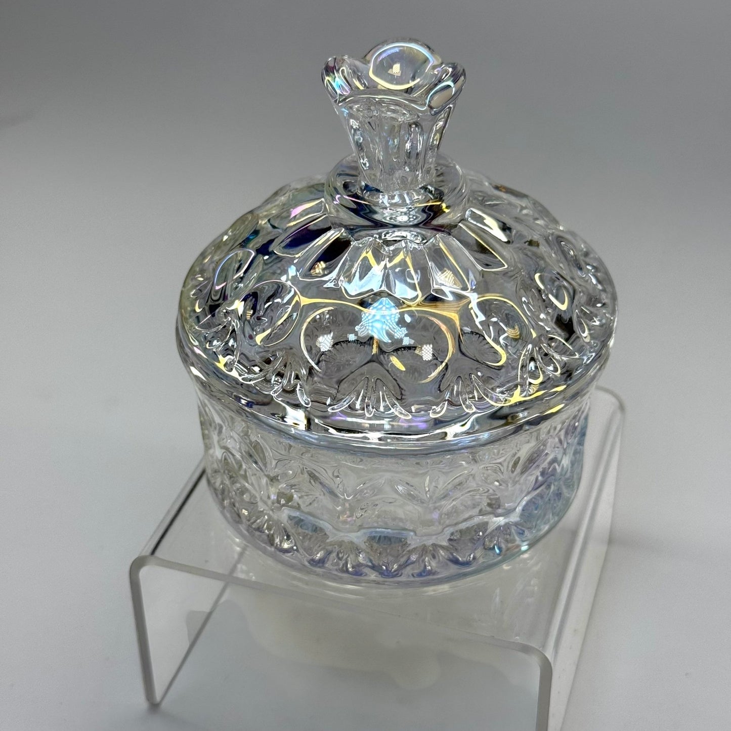 01 Iridescent Crystal Dappen Dish – Elegant Acrylic Liquid Container for Nail Techs - JTessentials