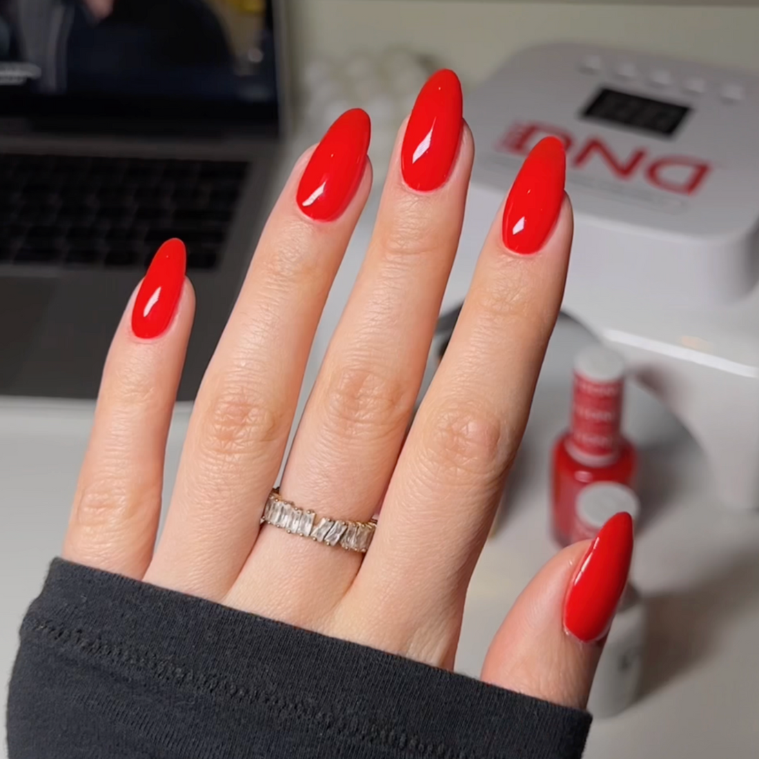 DND Gel Polish #430 – Ferrari Red | High-Gloss Red Gel Duo with Matching Lacquer