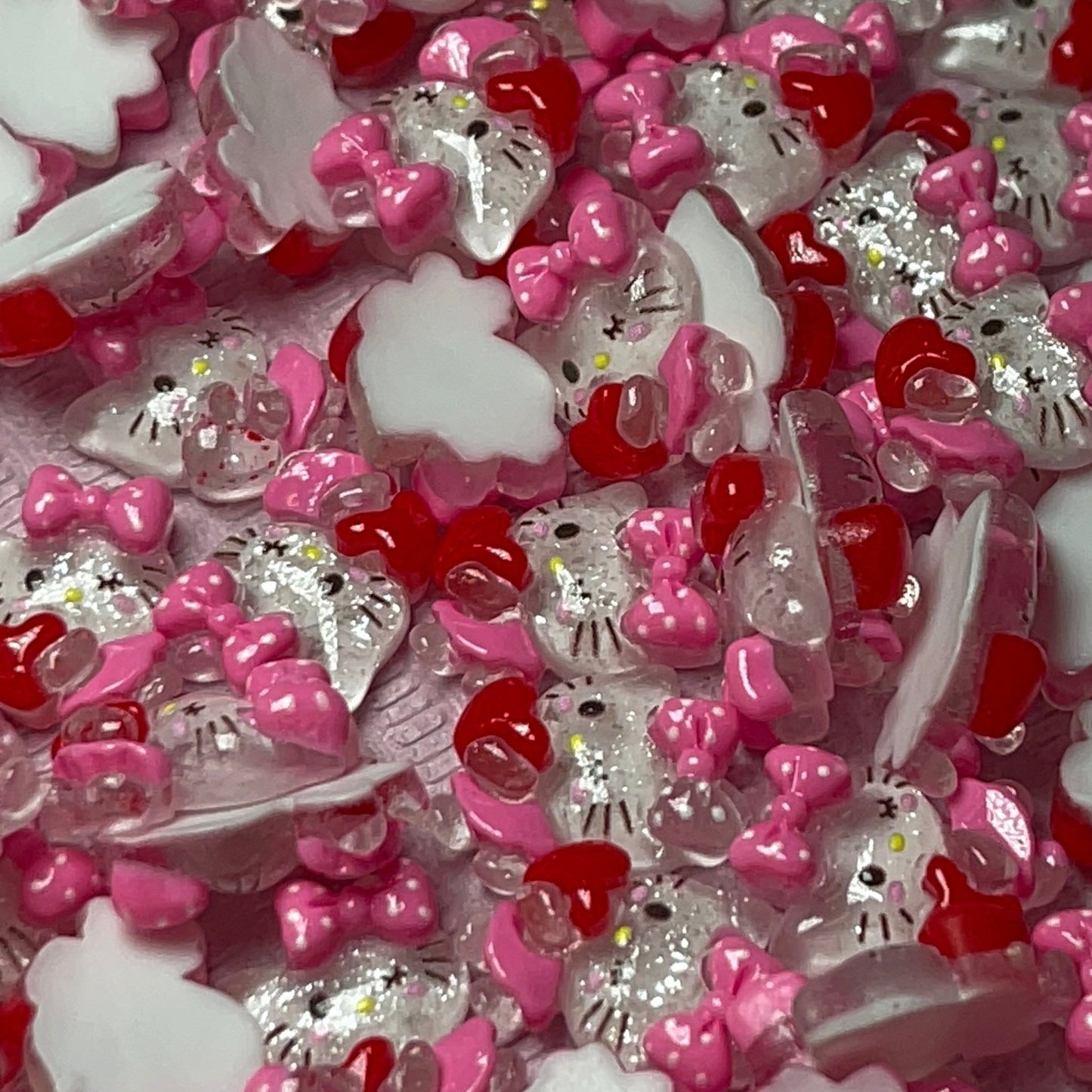 6 pcs Hello kitty GLITTERY W/ HEART - JTessentials