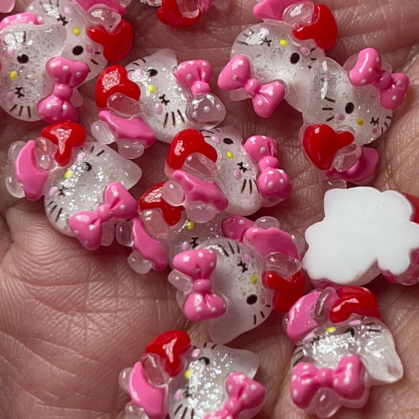 6 pcs Hello kitty GLITTERY W/ HEART - JTessentials