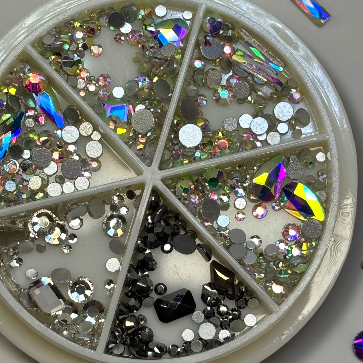 Premium Mixed Rhinestone Nail Art Wheel – Iridescent AB & Black Diamond Crystals Assorted Sizes for Nails