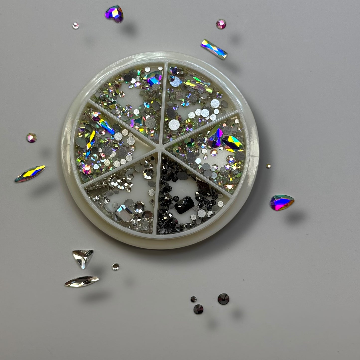 Premium Mixed Rhinestone Nail Art Wheel – Iridescent AB & Black Diamond Crystals Assorted Sizes for Nails