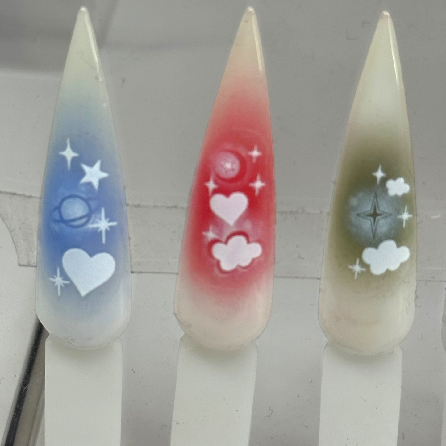 157-White Airbrush-Inspired Nail Stickers
