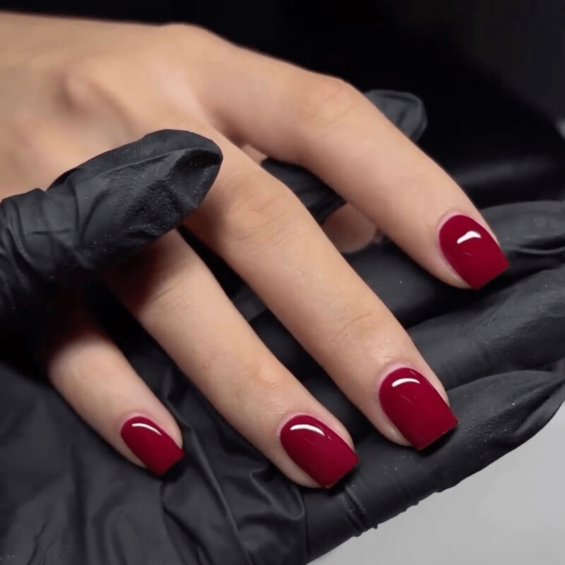 DND 753 Scarlett Dreams – Rich Red Gel & Regular Nail Polish Duo | Long - Lasting Glossy Finish - JTessentials