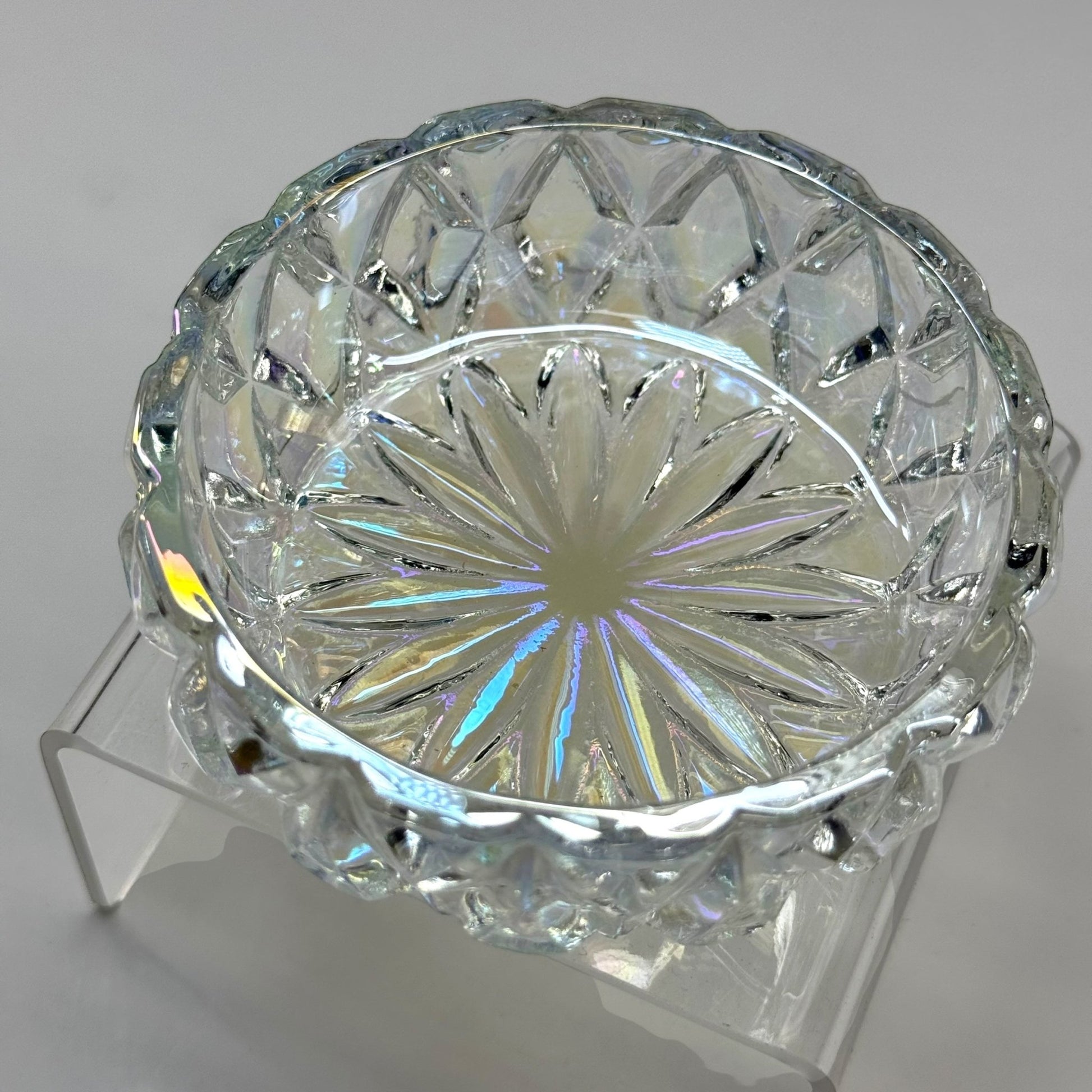 02 Iridescent Crystal Dappen Dish – Elegant Acrylic Liquid Container for Nail Techs - JTessentials
