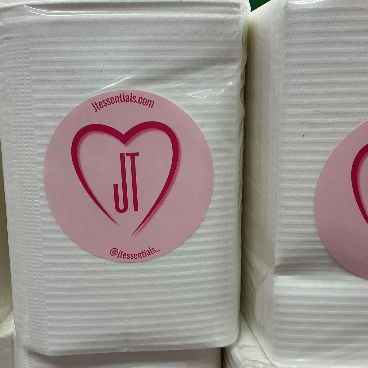 125 Pcs White Disposable Table Cloths – Waterproof & Tear-Resistant dental bibs | Perfect for Nail Techs