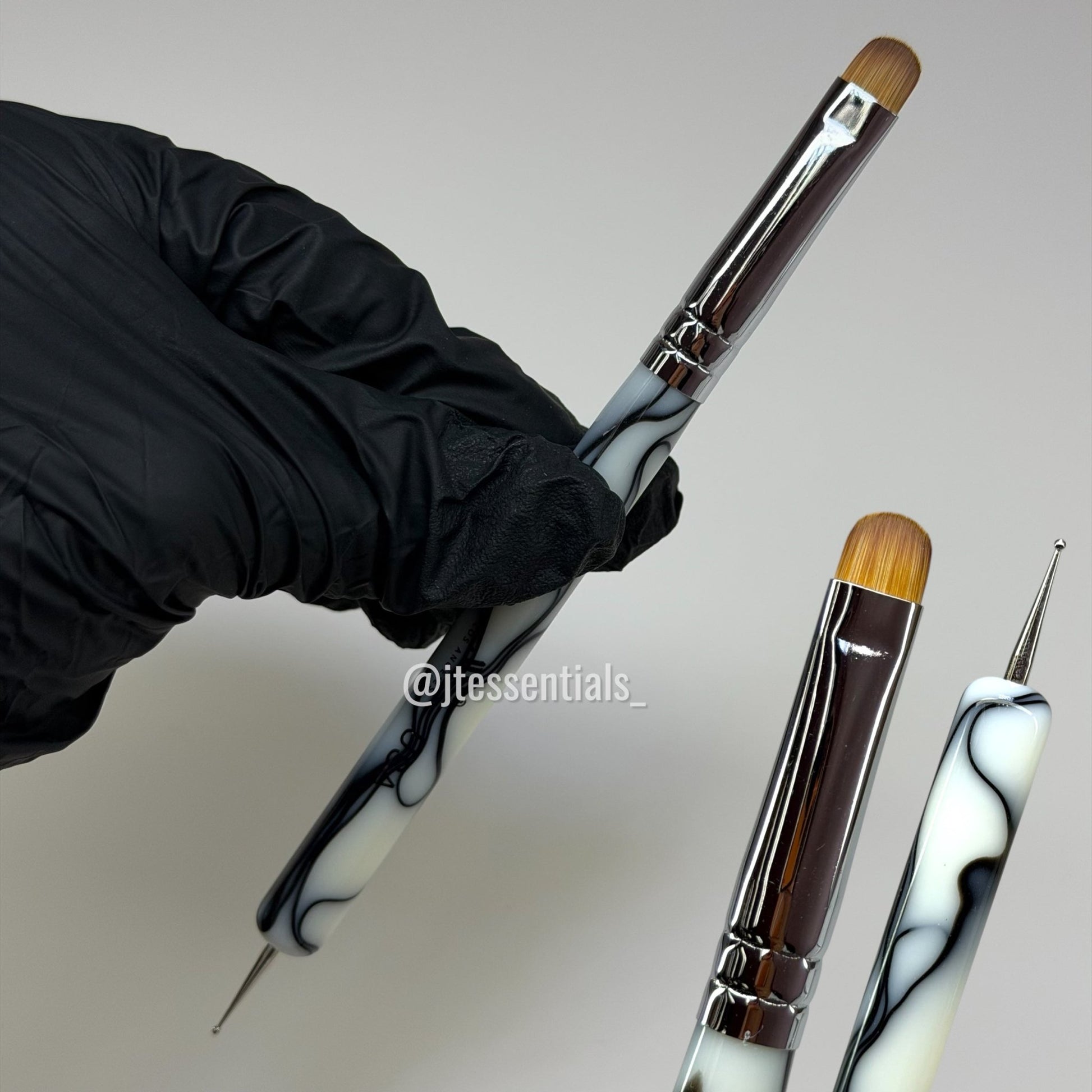 1 PC French Brush 8 - Dotting Tool white/black - JTessentials