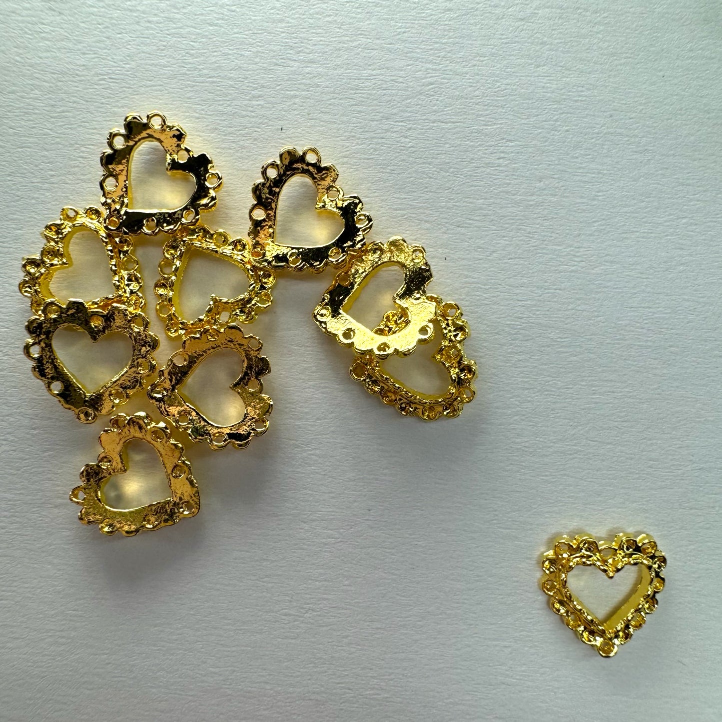 10-Piece Gold Heart Ruffle Nail Charms - Elegant & Romantic Nail Art Accents