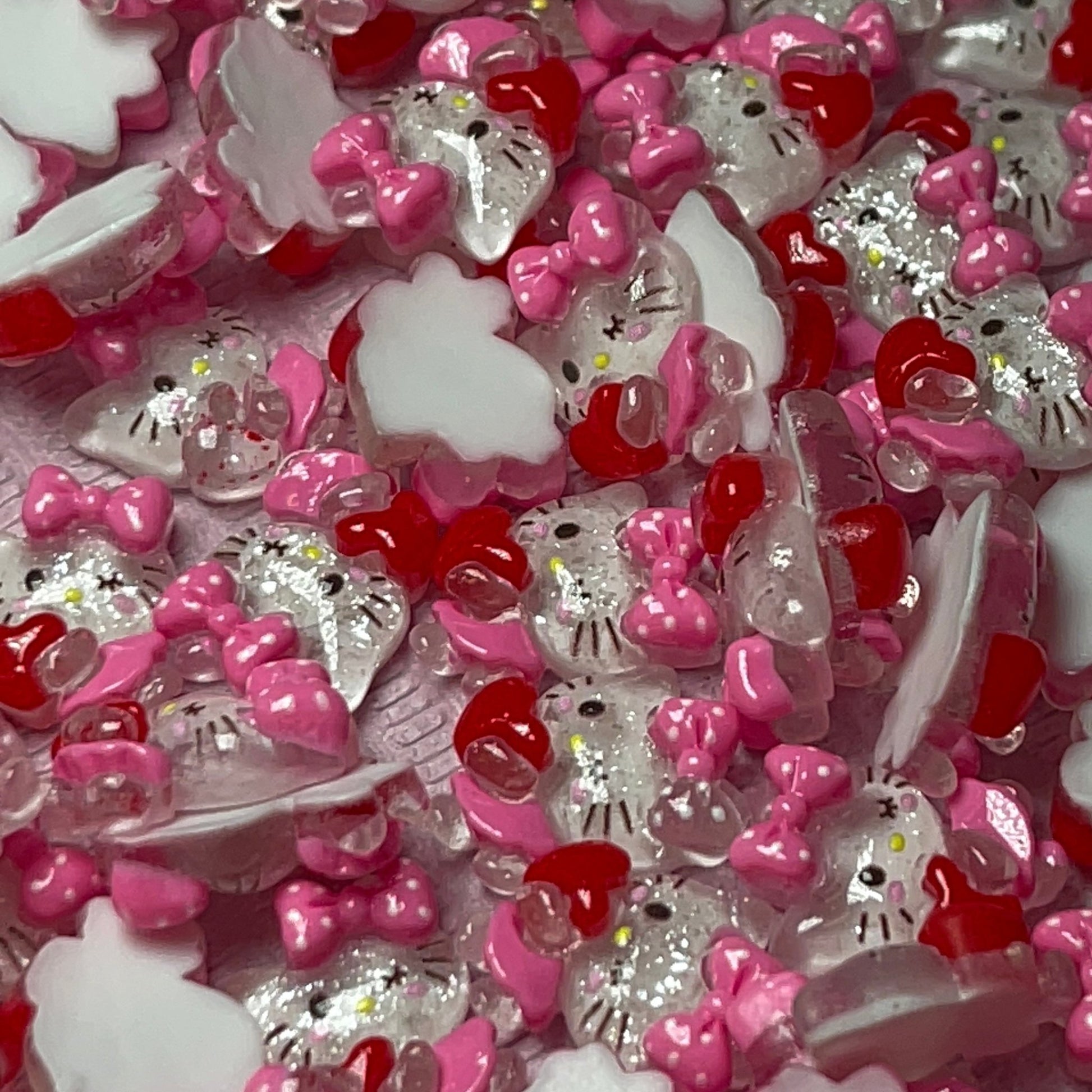 6 pcs Hello kitty GLITTERY W/ HEART - JTessentials