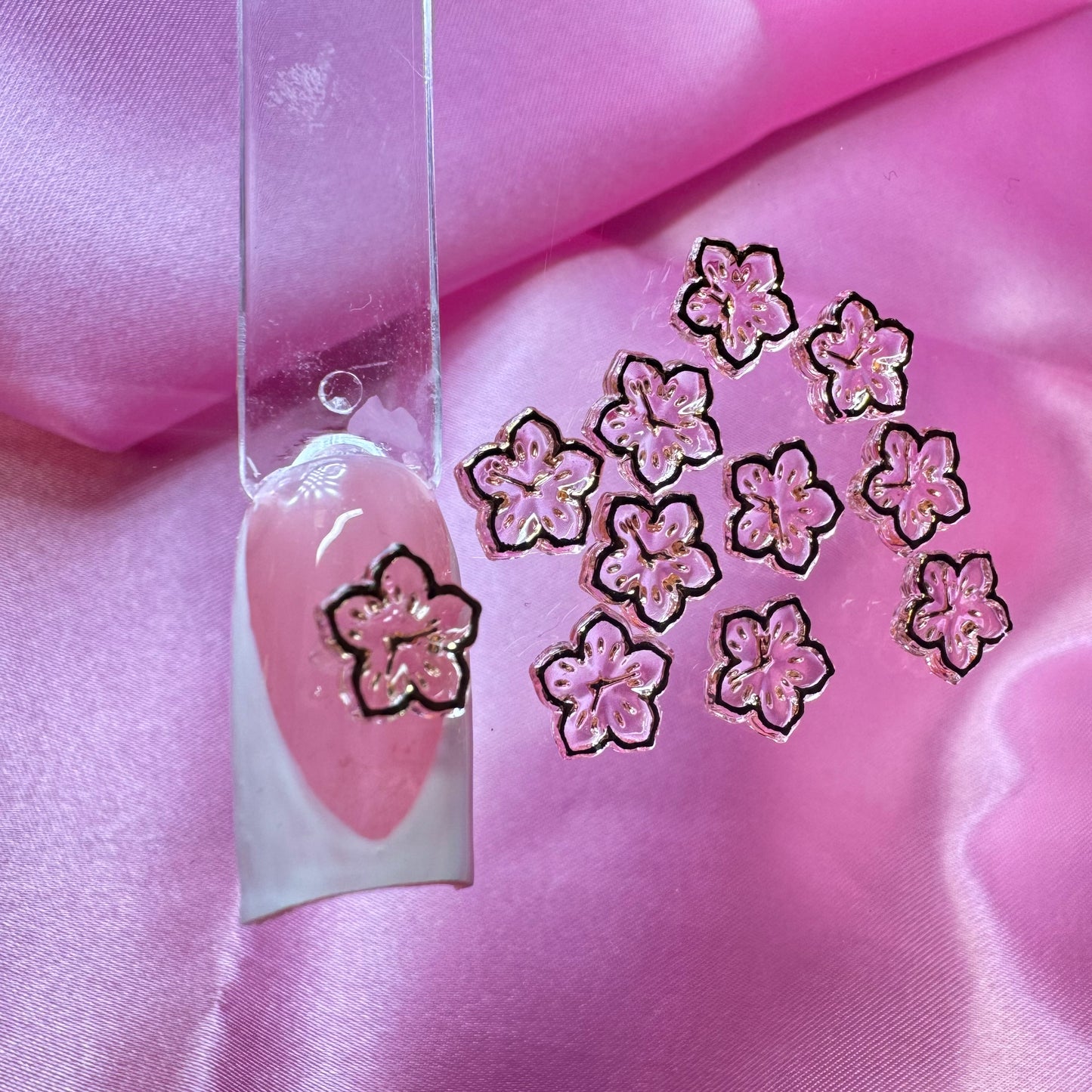 10 pcs fresh flower nail charm  & gold