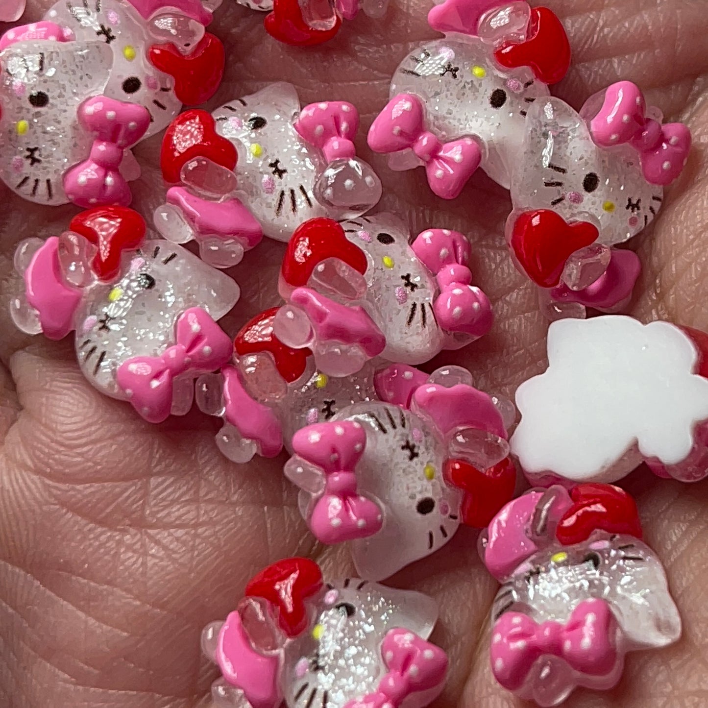 6 pcs Hello kitty GLITTERY W/ HEART