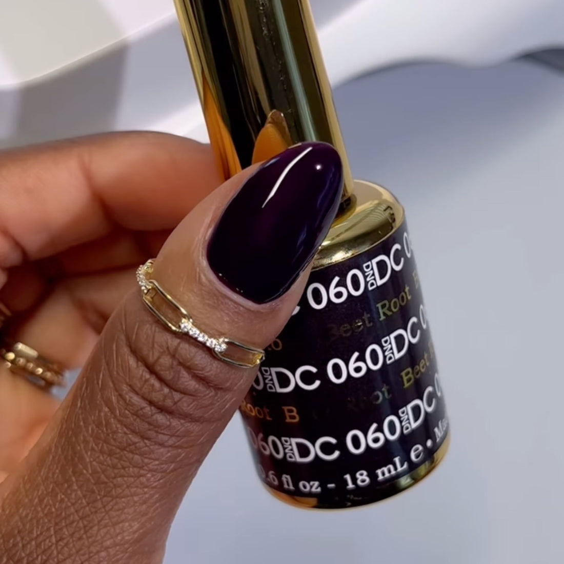 DND Beet Root #060 Gel Polish Duo – Rich Berry Red | Gel & Matching Lacquer Set