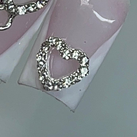 10 PCs Silver heart charm outline