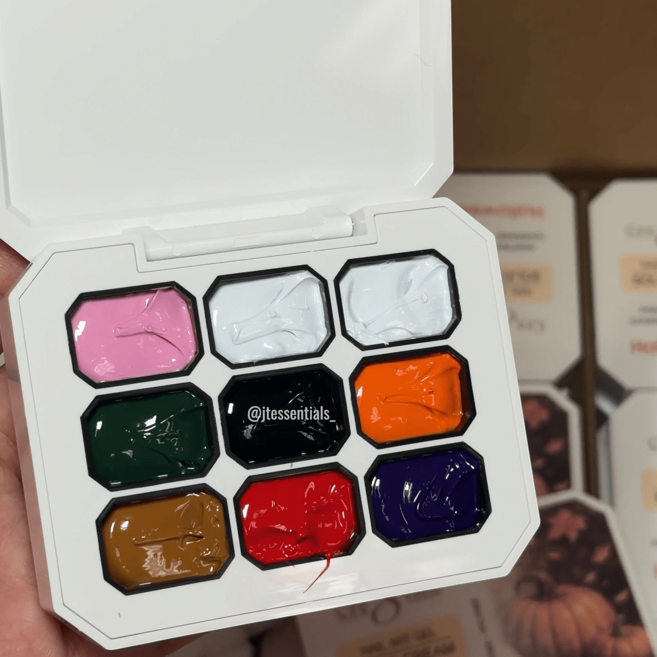 Cre8tion solid cream -Halloween - JTessentials
