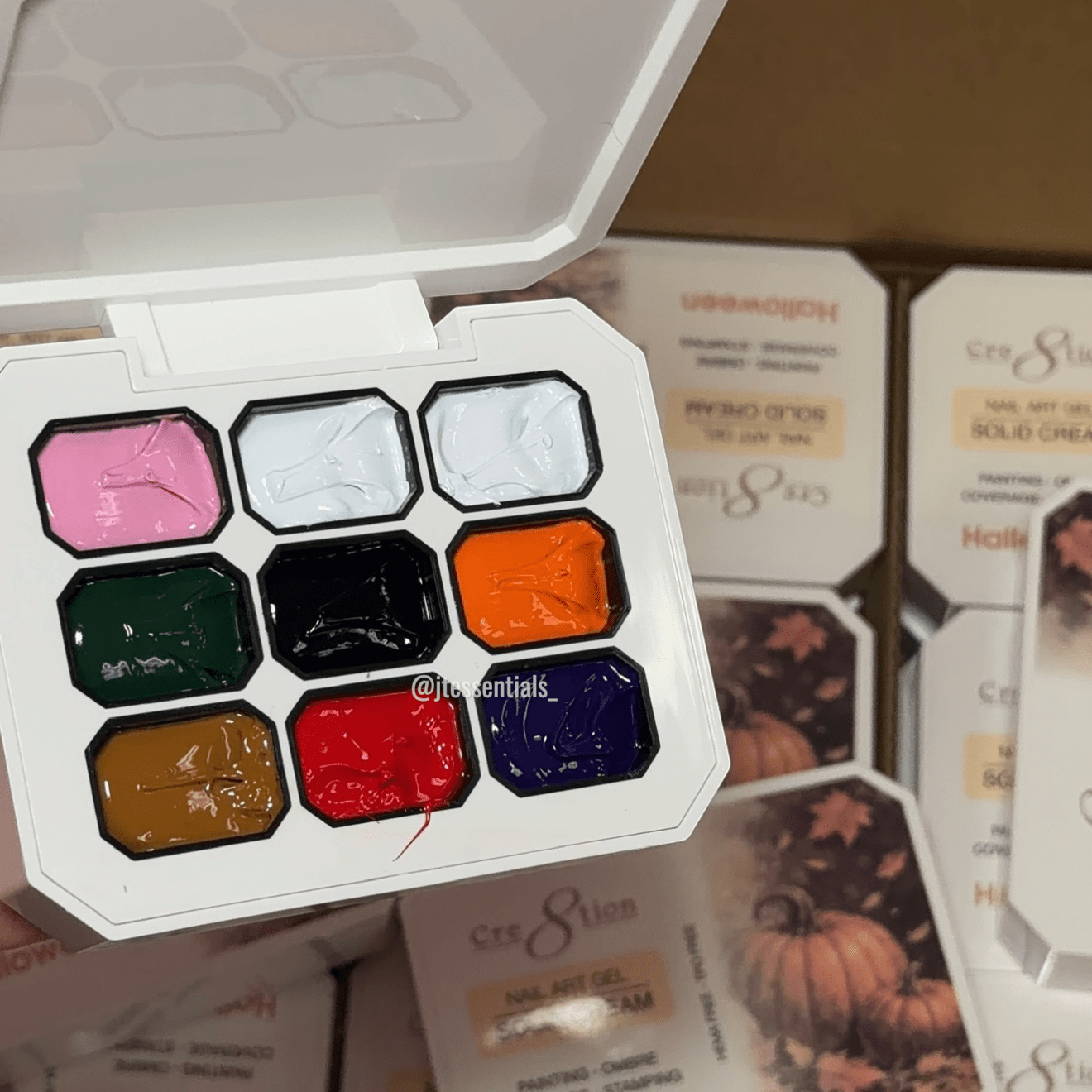 Cre8tion solid cream -Halloween - JTessentials