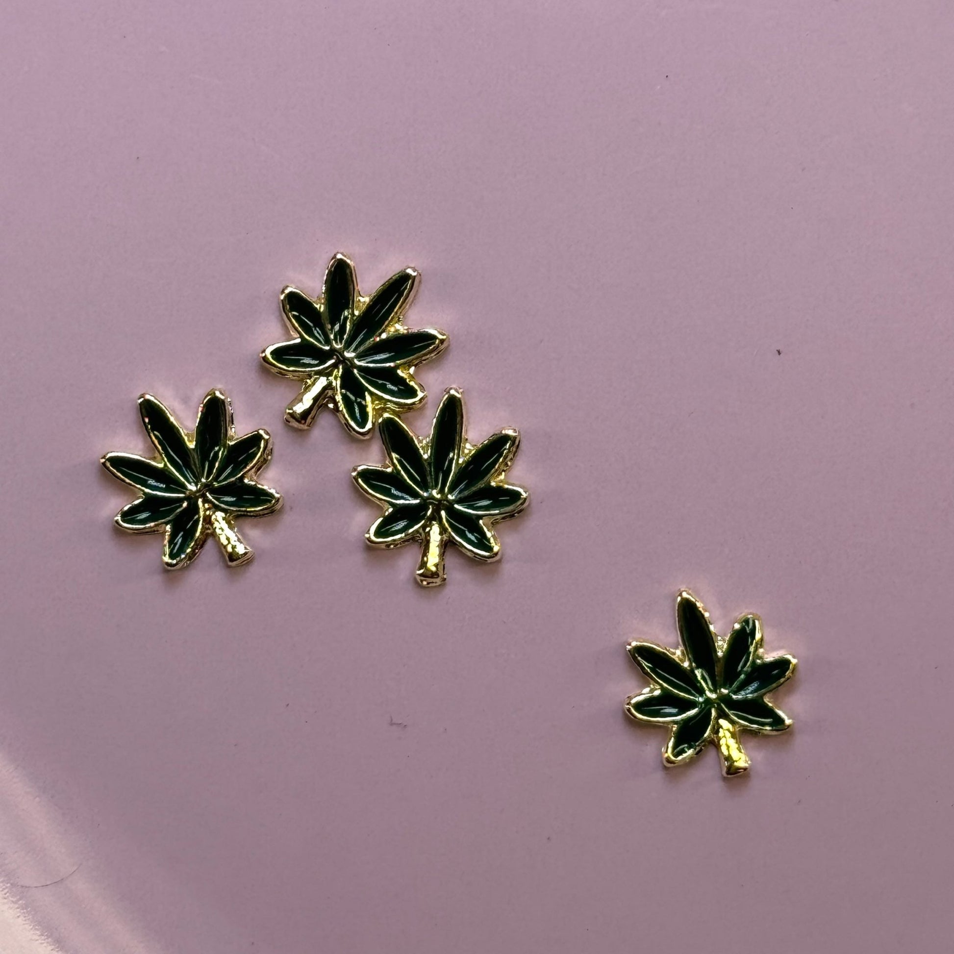 GREEN 420 Weed Plant - Nail Charms Leaf Nail Art (4 Pcs) - JTessentials