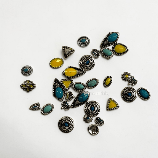 Mixed vintage nail charms - JTessentials